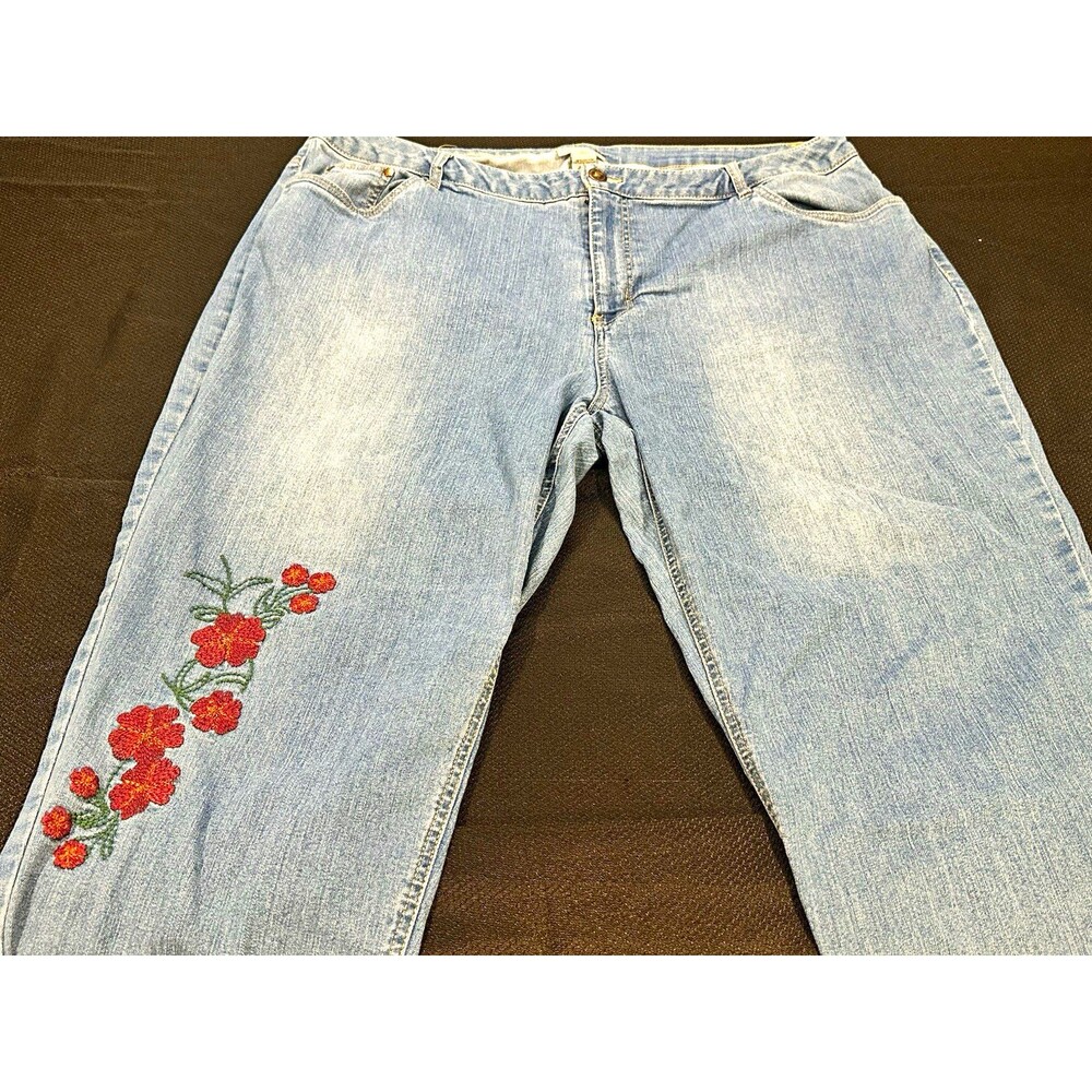 Catherines 26W Boho Floral Embroidered Crop Jeans Light Wash Cottagecore